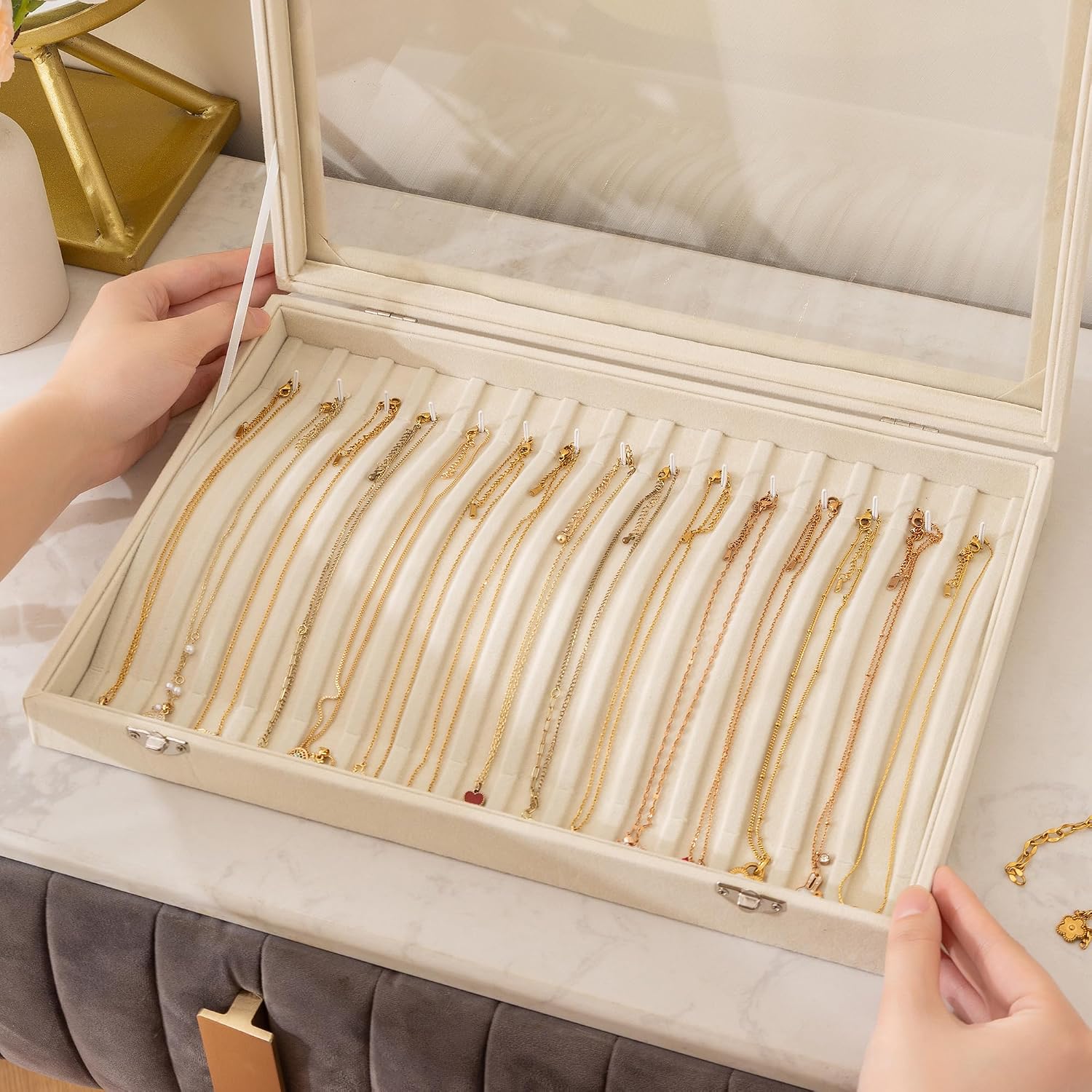 Velvet Necklace Holder - Hình 8